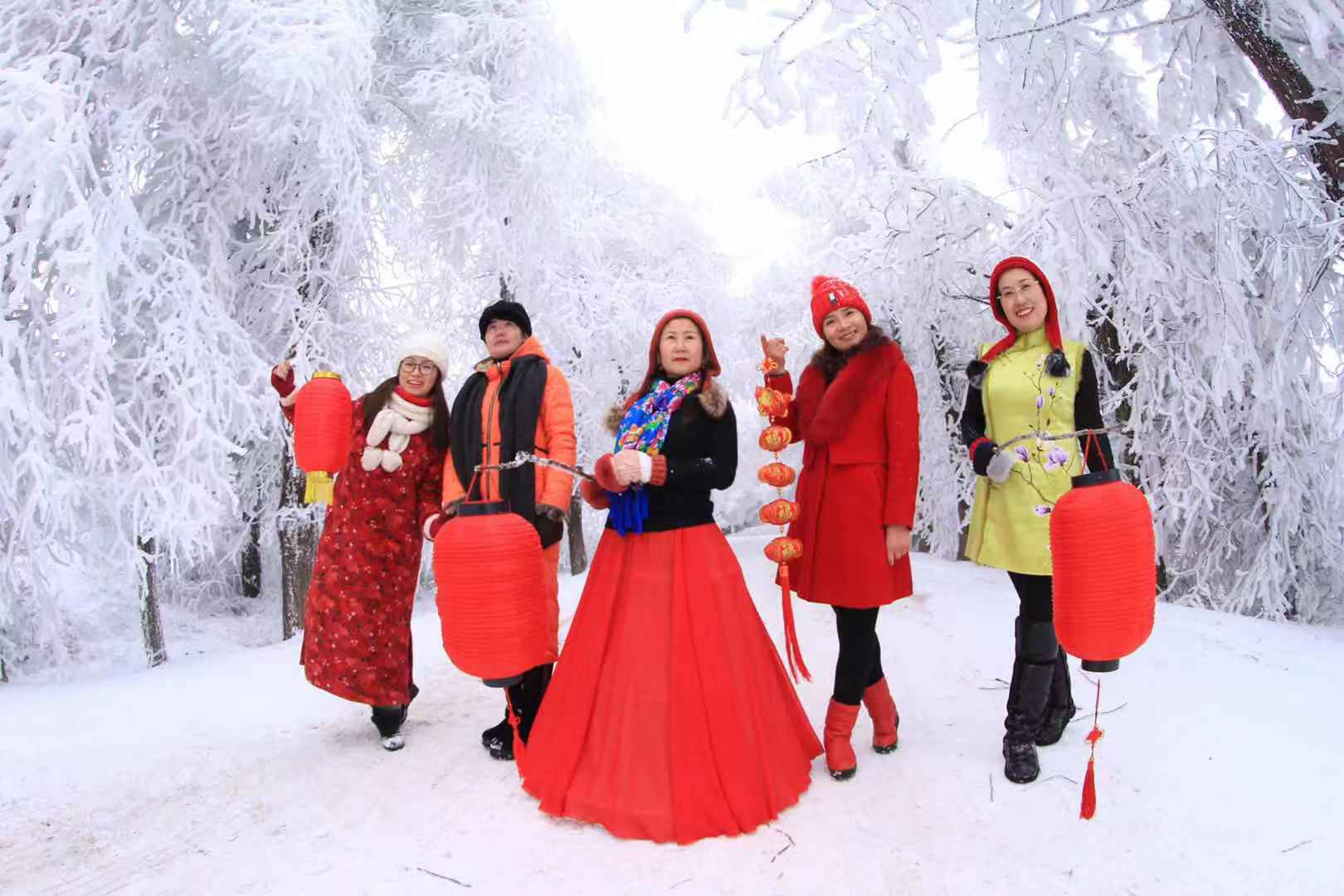 湖北利川花岩美女模特冰雪摄影团